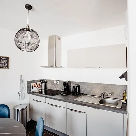 T2 Standing Parking Prive Wi-fi Tv Netflix شقة *